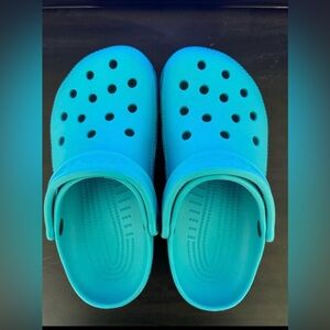 like new women’s crocs